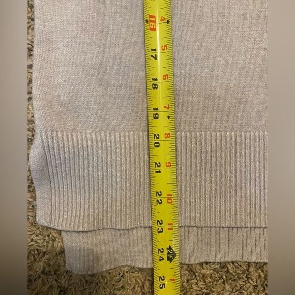 Women’s Tahari Grey Crew Neck Sweater, Large - Picture 6 of 6